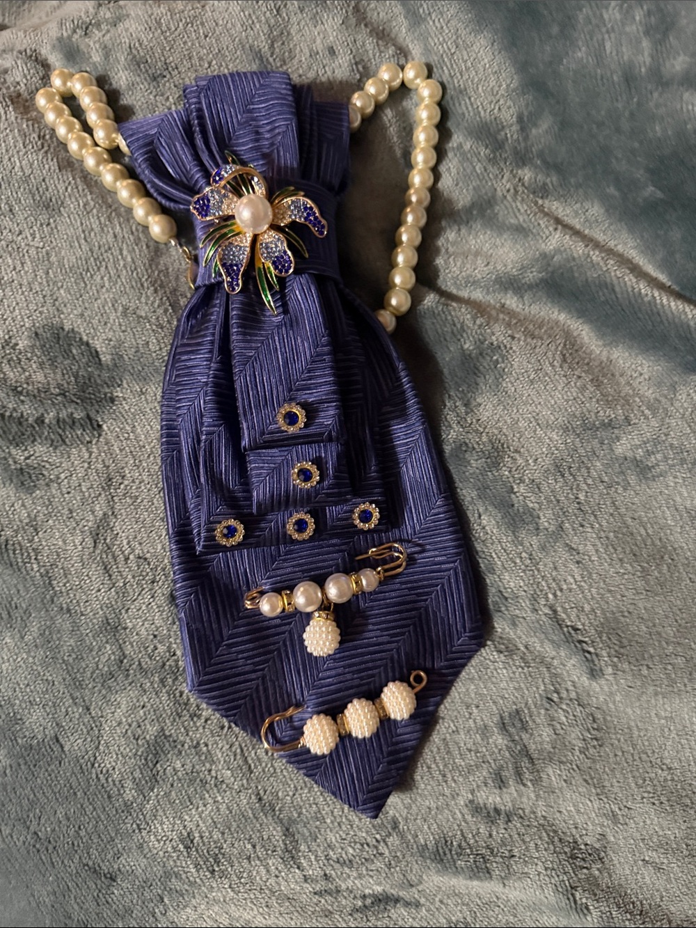 Elegant Navy Blue Pearl and Enamel Flower Brooch Necklace Set